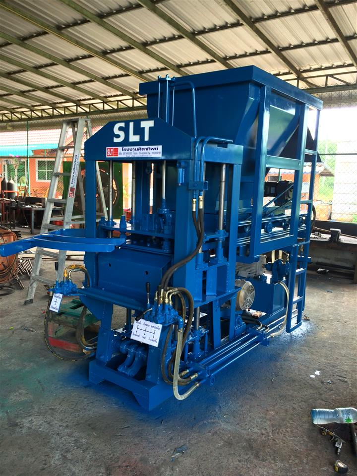 เครื่องอัดอิฐบล็อก 4 ก้อน SLT-4 ภาพจริง
