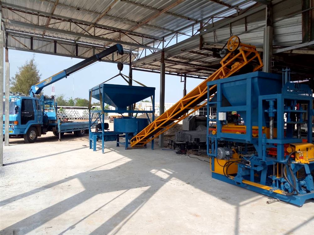 SLT-4 พร้อมโม่ผสมและสายพานลำเลียงวัตถุดิบ
