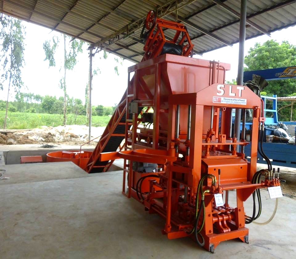 เครื่องอัดอิฐบล็อก 6 ก้อน SLT-6 ภาพจริง